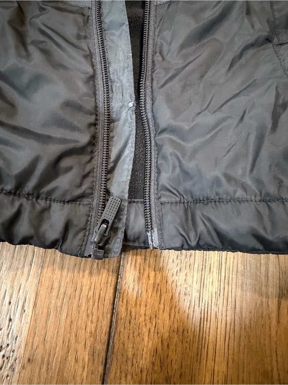 Nike Kids Hooded Puffer Jacket in Black with White Logo 12M - Picture 3 of 8